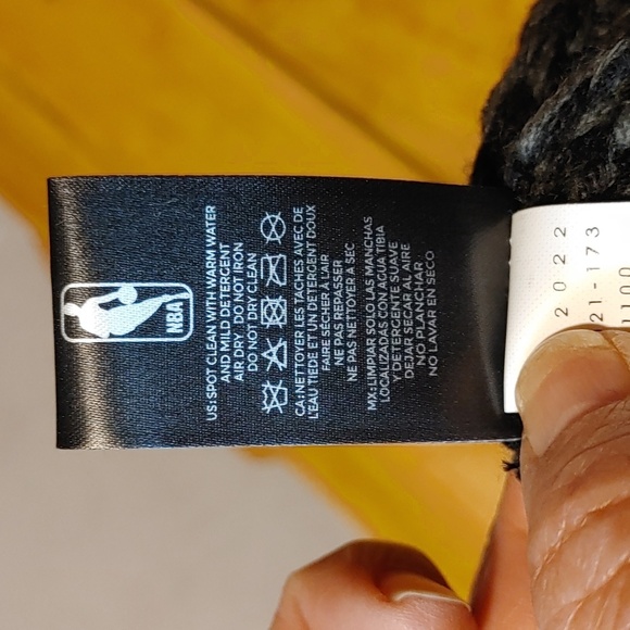 NWT Toronto Raptors Gray Knit Hat/Toque with Pompom - Picture 12 of 12